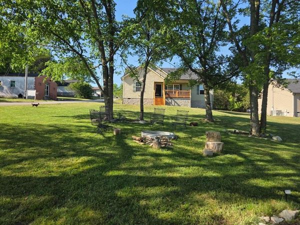 112 Fairview Ave , Cornersville, TN 37047