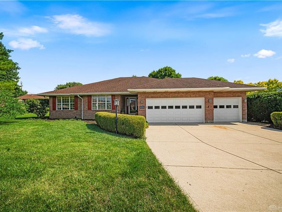 1780 Tearose Circle, Fairborn, OH 45324 Photo 1
