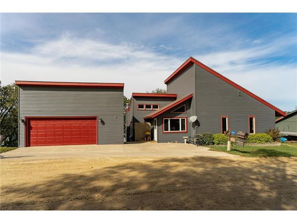 56381 400th Avenue , Zumbro Falls, MN 55991