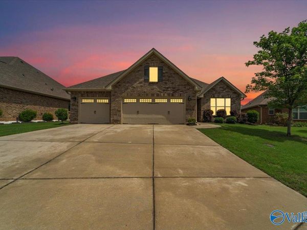 2104 S Meadows Drive SW, Huntsville, AL 35803