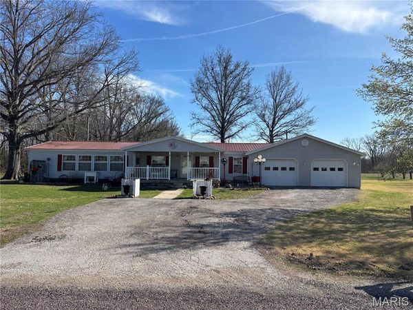 1248 Community Beach Road , Odin, IL 62870