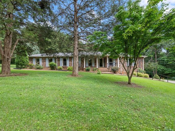 1016 Lakeview Dr , Hermitage, TN 37076