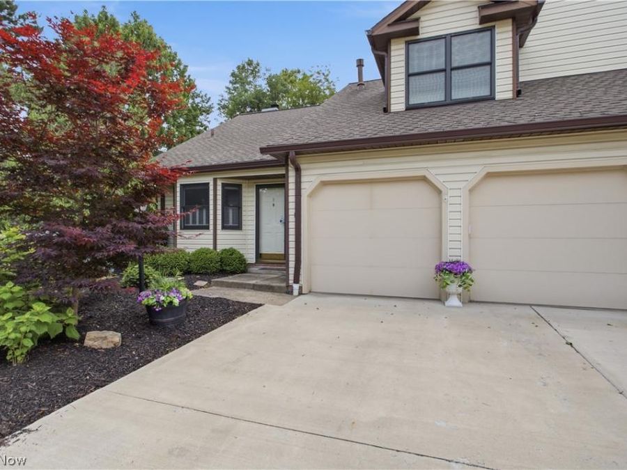 700 Hampton Circle , Unit 8, Aurora, OH 44202 Photo 1