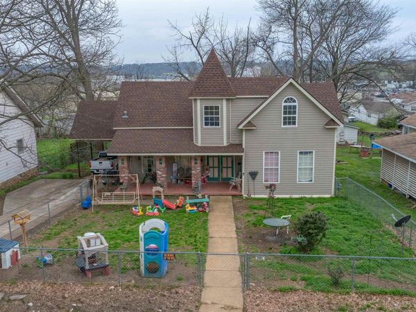 548 Broad S , Batesville, AR 72501