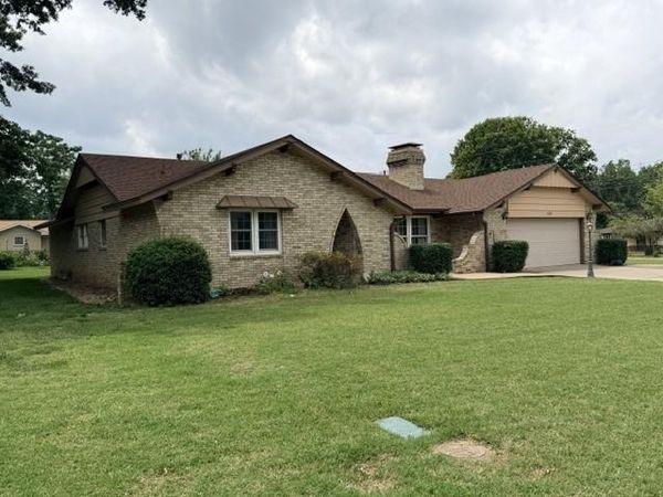 424 Jones Street , Siloam Springs, AR 72761