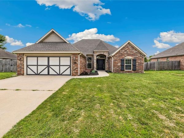 1495 N Corsica Drive , Fayetteville, AR 72704