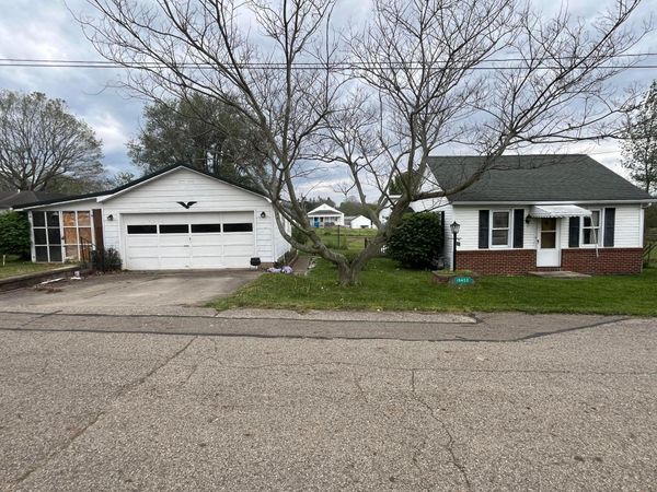 19403 High Street , Adelphi, OH 43101