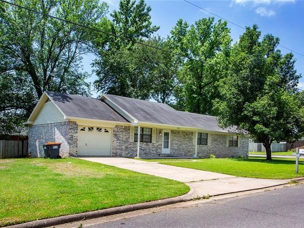 2200 E 19th Street , Russellville, AR 72802