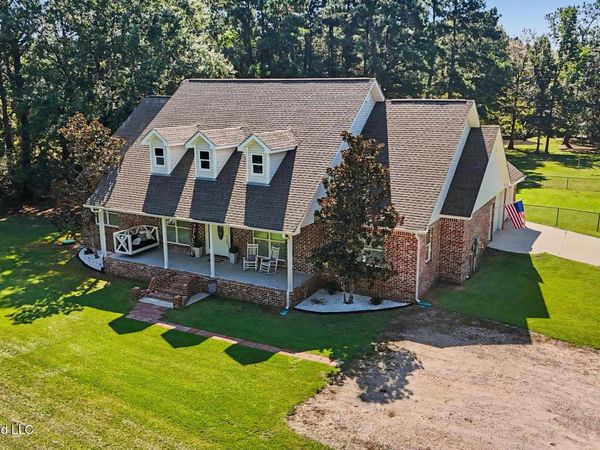 6211 Crump Road, Kiln, MS 39556