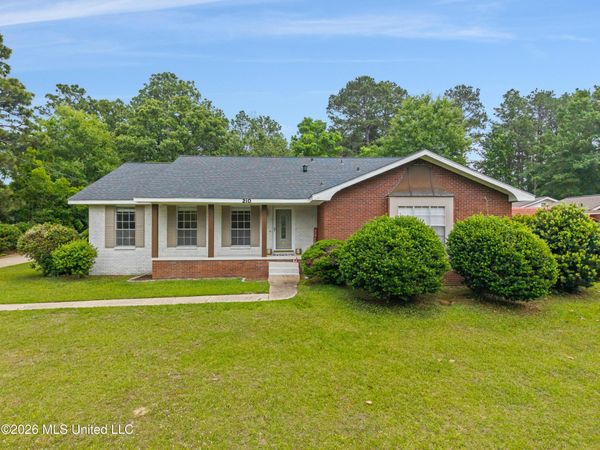 210 E Lakeside Drive, Hattiesburg, MS 39402