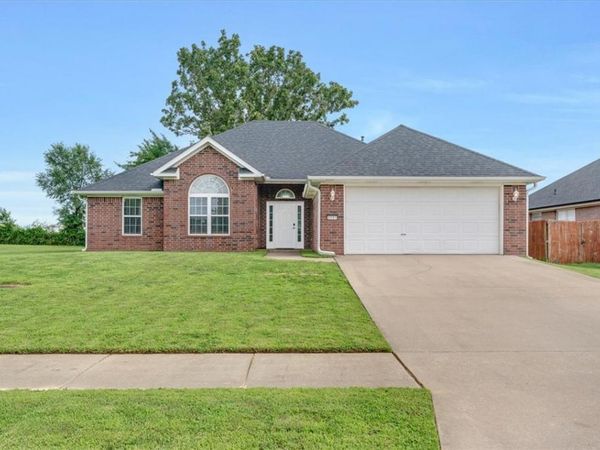 3201 6th Street , Bentonville, AR 72712