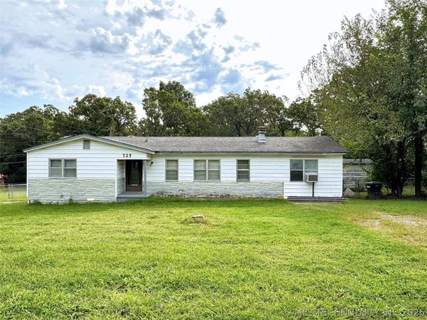 725 Sooner Drive , Tahlequah, OK 74464