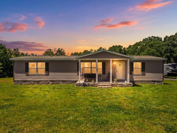 5555 King Robert Ln , Westmoreland, TN 37186