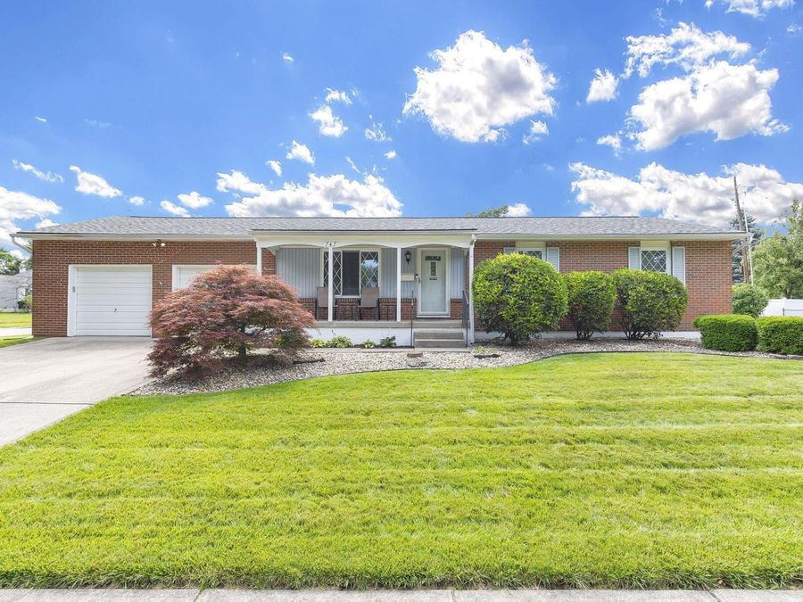 747 Hunt Valley Drive , Reynoldsburg, OH 43068 Photo 1