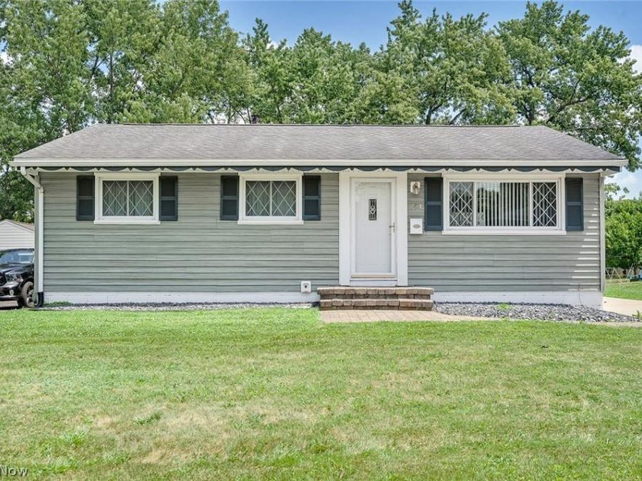 751 Dresden Drive , Hubbard, OH 44425 Photo 1