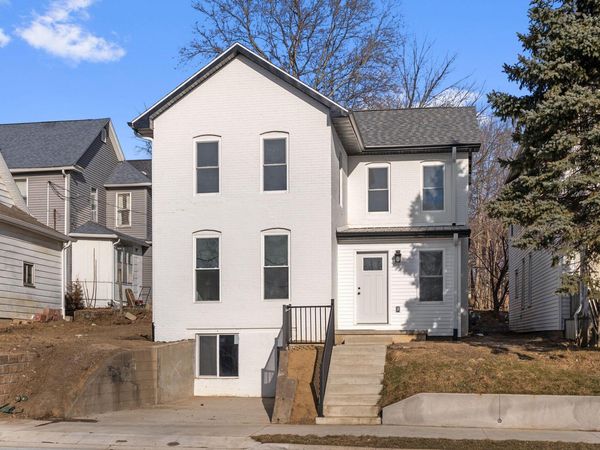 615 MULBERRY AVE, Muscatine, IA 52761