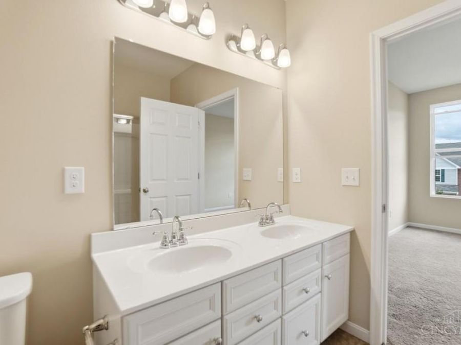 924 Valleywatch Drive, Springfield Township, OH 45231 Photo 22