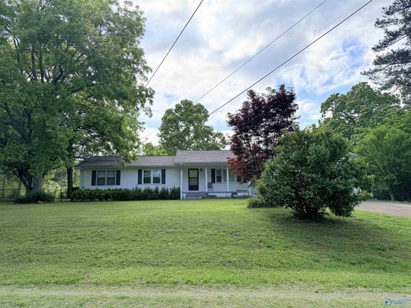 372 Snow Point Road, Guntersville, AL 35976