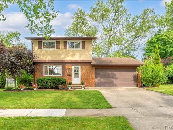 773 Calder Court, Saline, MI 48176