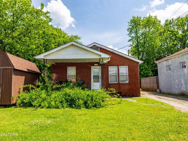 712 E Lincoln Rd , Maryville, TN 37804