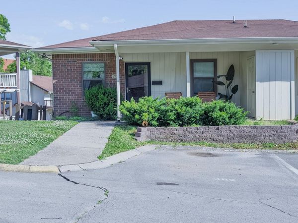 382 Deer Lake Dr , Nashville, TN 37221