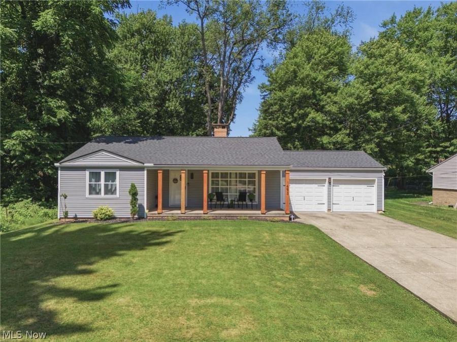 1693 Meadowlane Drive SE, Canton, OH 44709 Photo 1