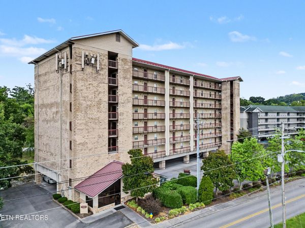 3919 S River Rd, Pigeon Forge, TN 37863