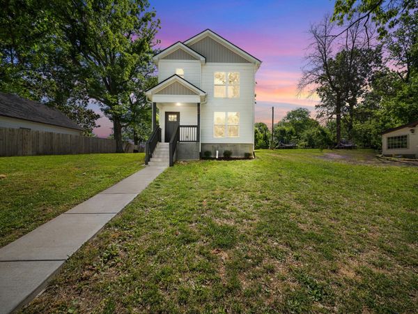 704 Perry Dr , Springfield, TN 37172
