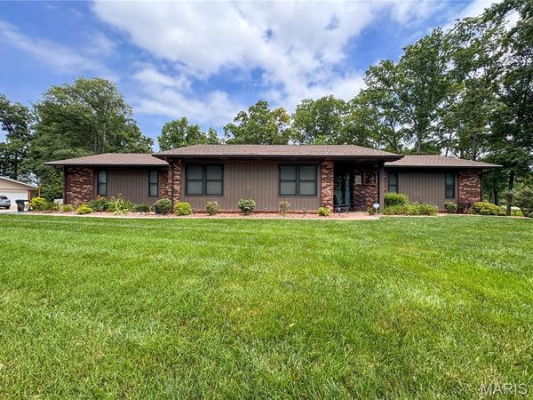 116 Lakewood Drive , Columbia, IL 62236