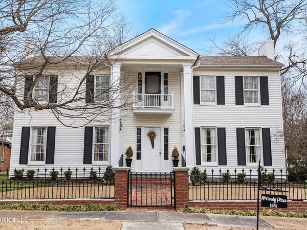 340 E College Avenue, Holly Springs, MS 38635