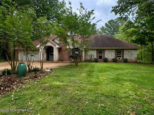 306 East , Vicksburg, MS 39180