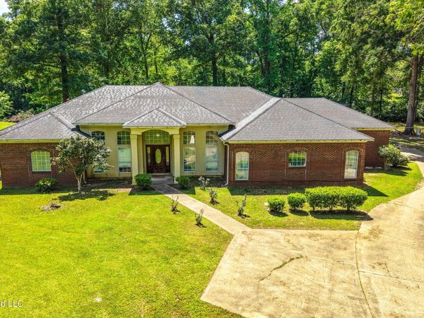 135 Cherrybark Lane, Natchez, MS 39120