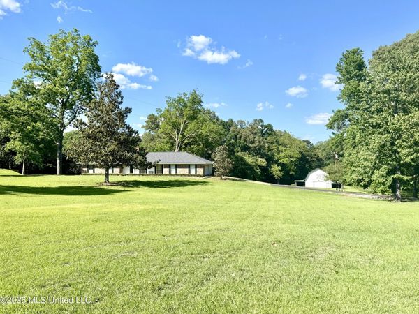 11 Pond Meadow Road, Natchez, MS 39120