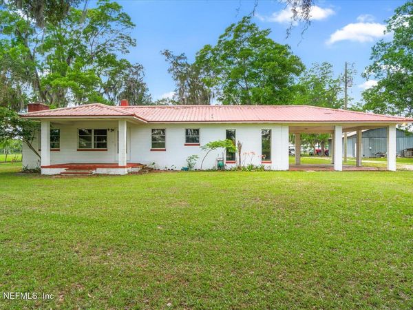 786 W RIVER Road, Palatka, FL 32177