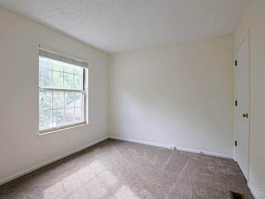 5557 Kiplington Drive, Cincinnati, OH 45239 Photo 19