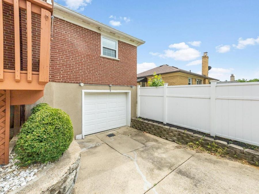 5895 Giffindale Drive, Green Township, OH 45239 Photo 7