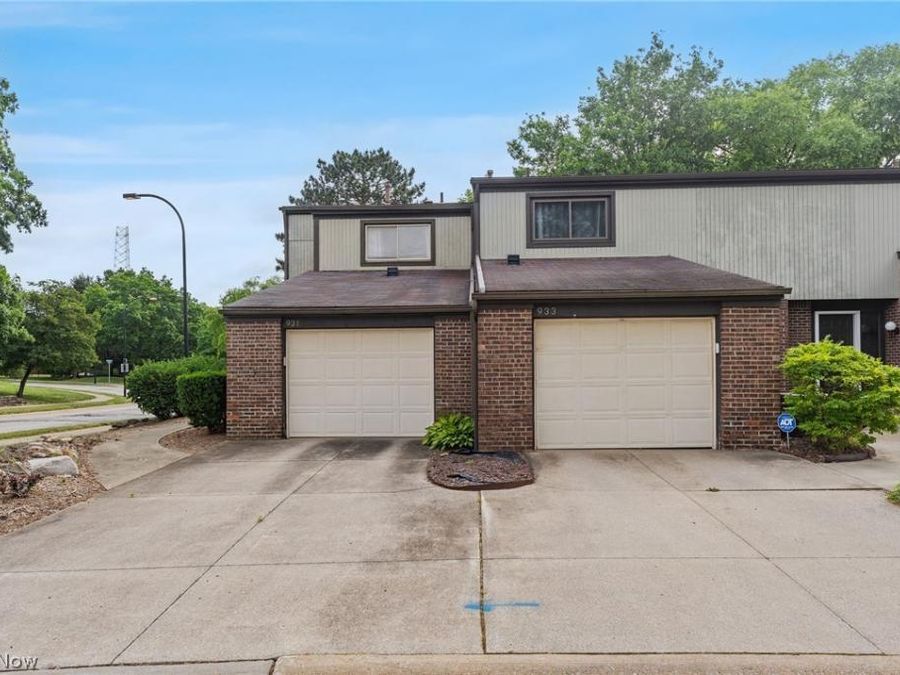 931 Trimble Drive , Akron, OH 44307 Photo 1