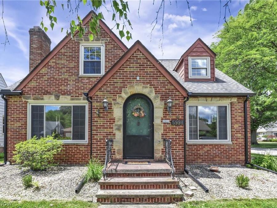 5998 Maplecliff Drive , Parma Heights, OH 44130 Photo 1