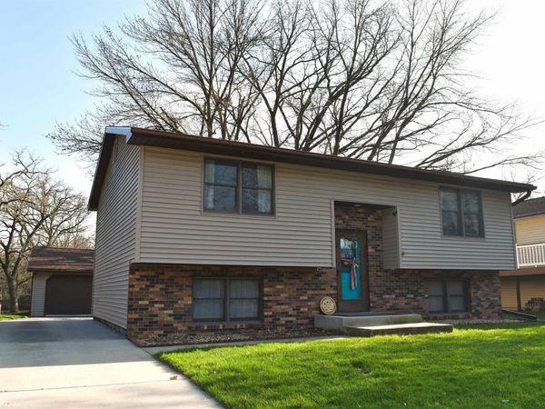 1121 15th St NE, Mason City, IA 50401