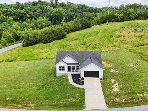 813 Clear Sail Way , Dandridge, TN 37725