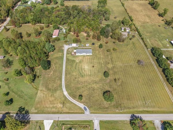 2309 W Mount Vernon Rd , Bethpage, TN 37022