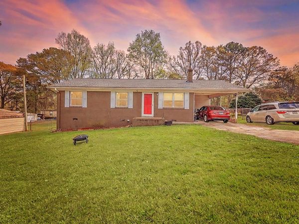 6933 W Highway 136 , Chickamauga 30707