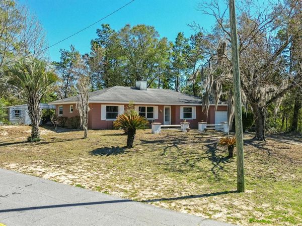 4335 Country Club Boulevard, Chipley, FL 32428