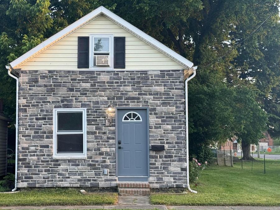 207 E Mill Street , Circleville, OH 43113 Photo 1