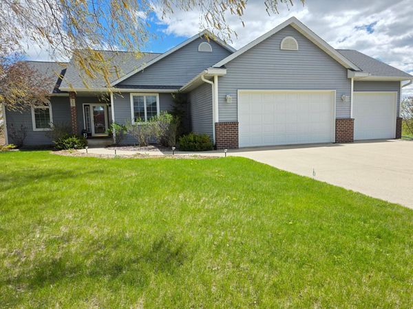 505 4th Street SE, Plainview, MN 55964