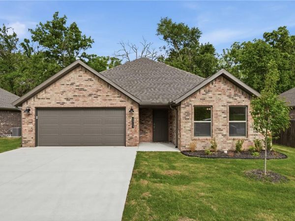 1313 Valley Drive , Gentry, AR 72734