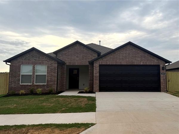 4557 W Triangle Street , Fayetteville, AR 72704