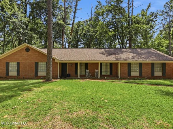 5636 Ridgewood Road, Jackson, MS 39211