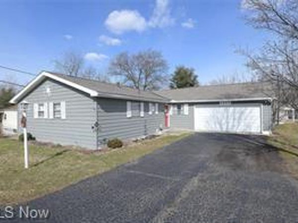 1373 Military Road , Zanesville, OH 43701