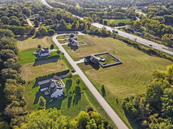 2617 ANNA ELIZABETH LN, Muscatine, IA 52761